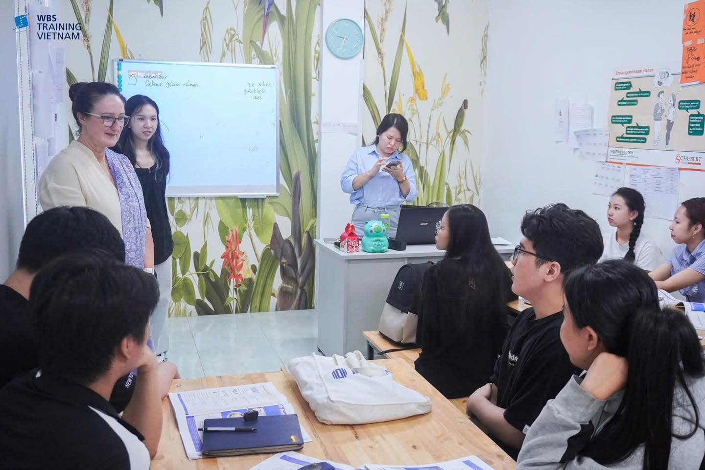 Học trực tiếp với các thành viên nước ngoài