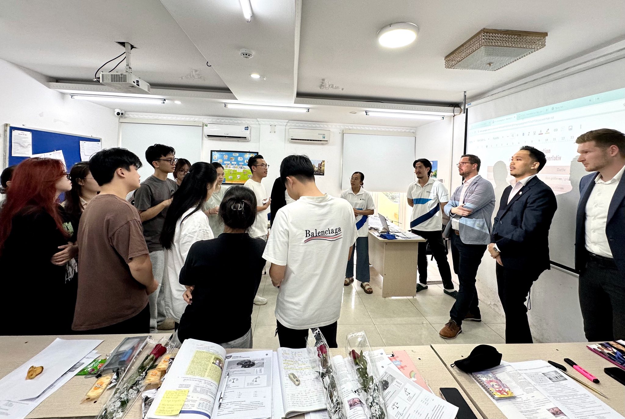 Học viên WBS gặp gỡ và giao lưu với các đối tác sôi nổi