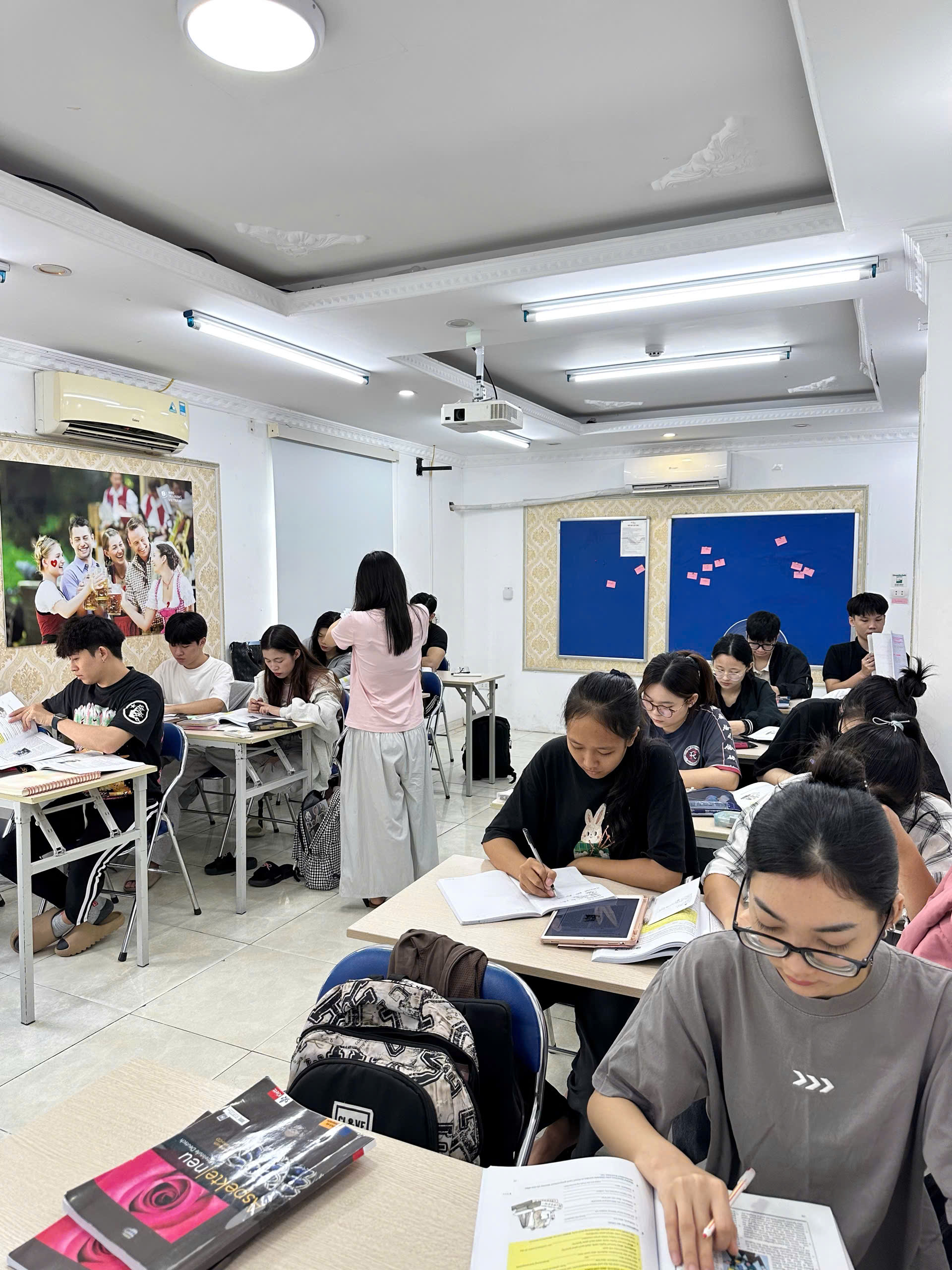 Lớp học B2 tại WBS