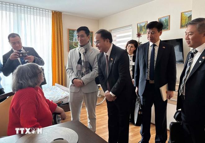 Chuyến thăm và làm việc tại Viện Dưỡng lão John F. Kennedy của anh Vinh cùng Bộ Nội vụ