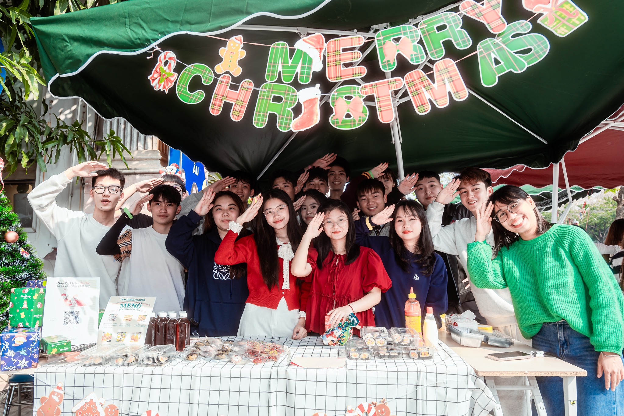 Gian hàng Giáng sinh WBS Training Hà Nội